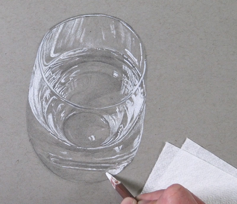 在玻璃杯和水中添加亮点