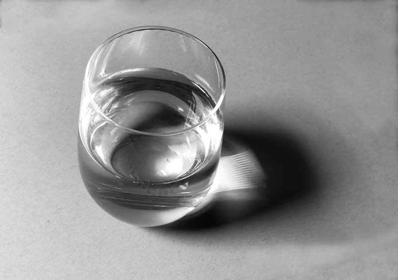 一杯水的照片参考